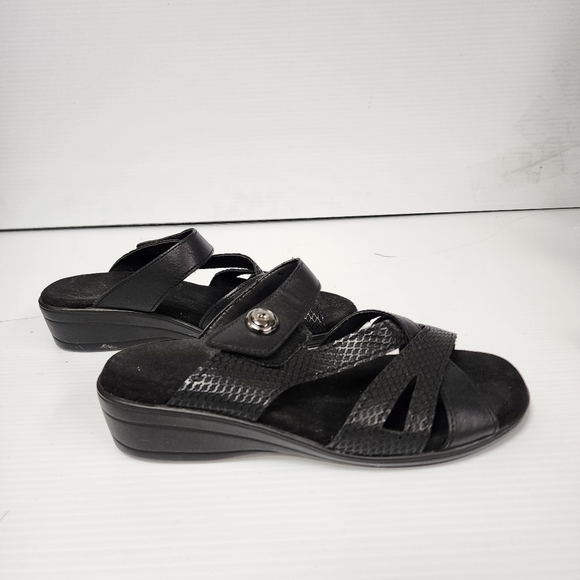 Easy Spirit Comfort Wave Black Slip on Wedge Heel Strappy Sandals Size 7W - Picture 2 of 11